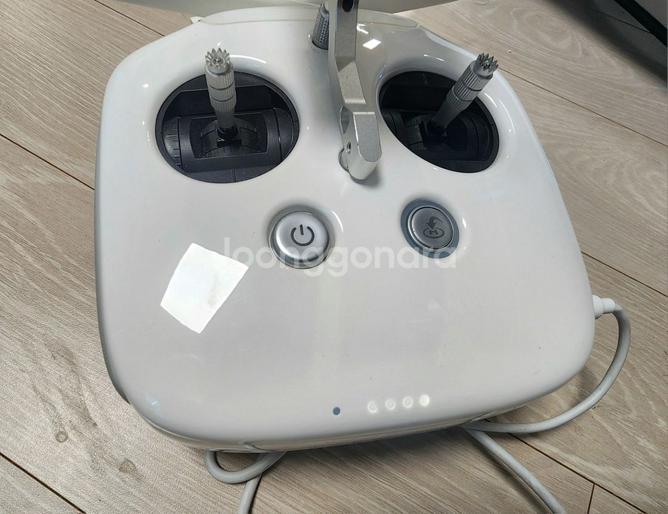 Dji 팬텀4 드론(본체) 팝니다.--1