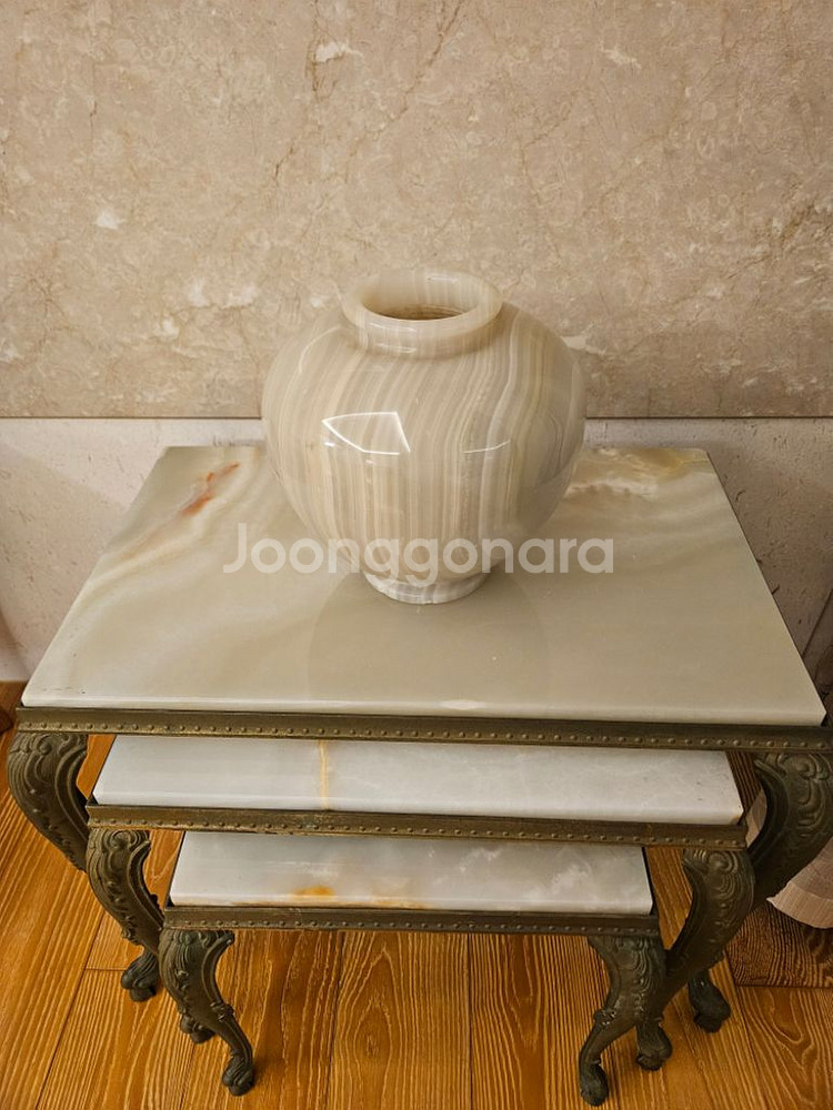옥 테이블과 도자기--1