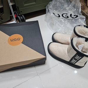 UGG 키즈 부츠 11-12사이즈