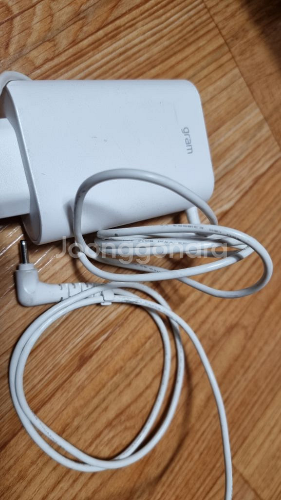 그램노트북 층전기 팝니다--2