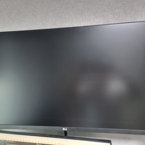 LG 32QN650 QHD 모니터 팝니다.