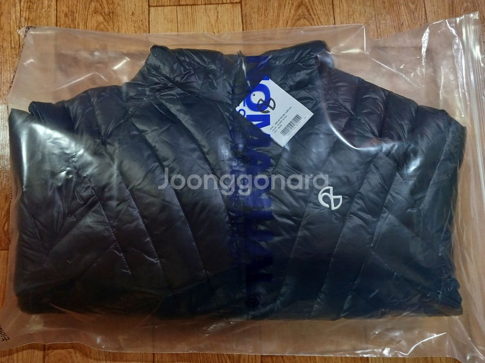 (새상품)(M)노매뉴얼 누베스 경량패딩 글로시 블랙--1