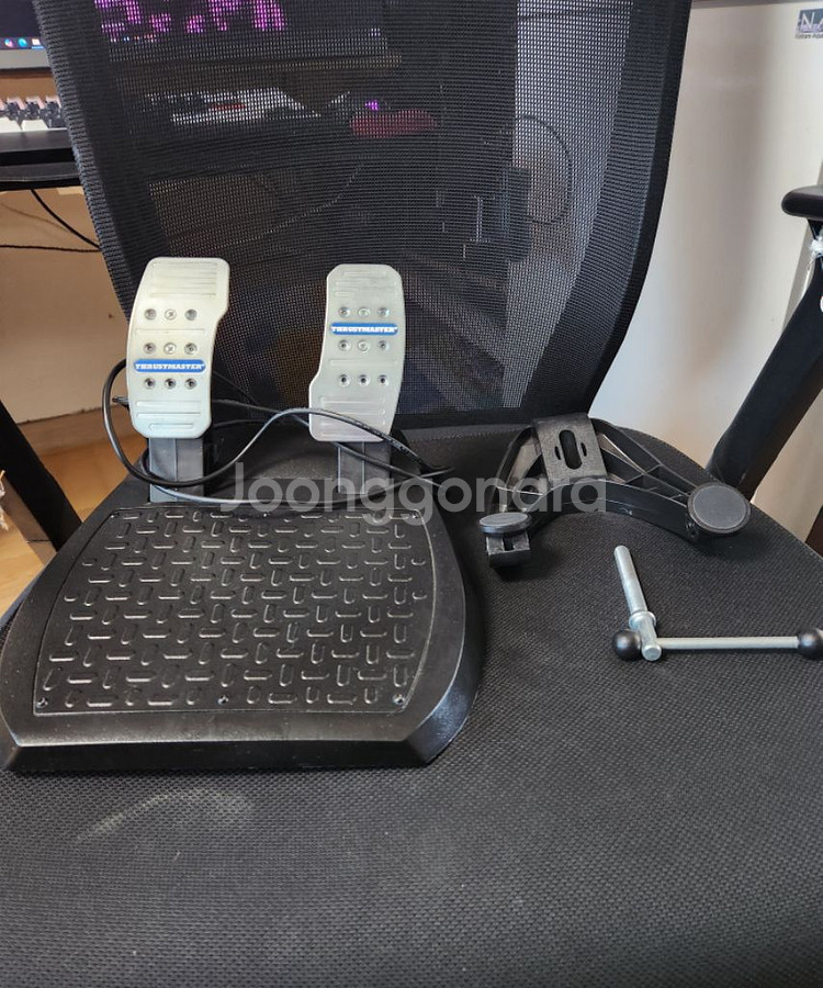 트러스트마스터 T300 rs 2페달 레이싱휠--2