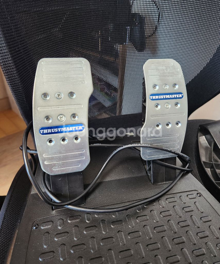 트러스트마스터 T300 rs 2페달 레이싱휠--3