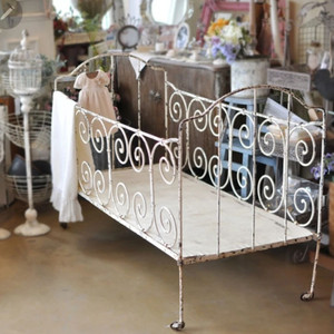 영국 빈티지 애기침대