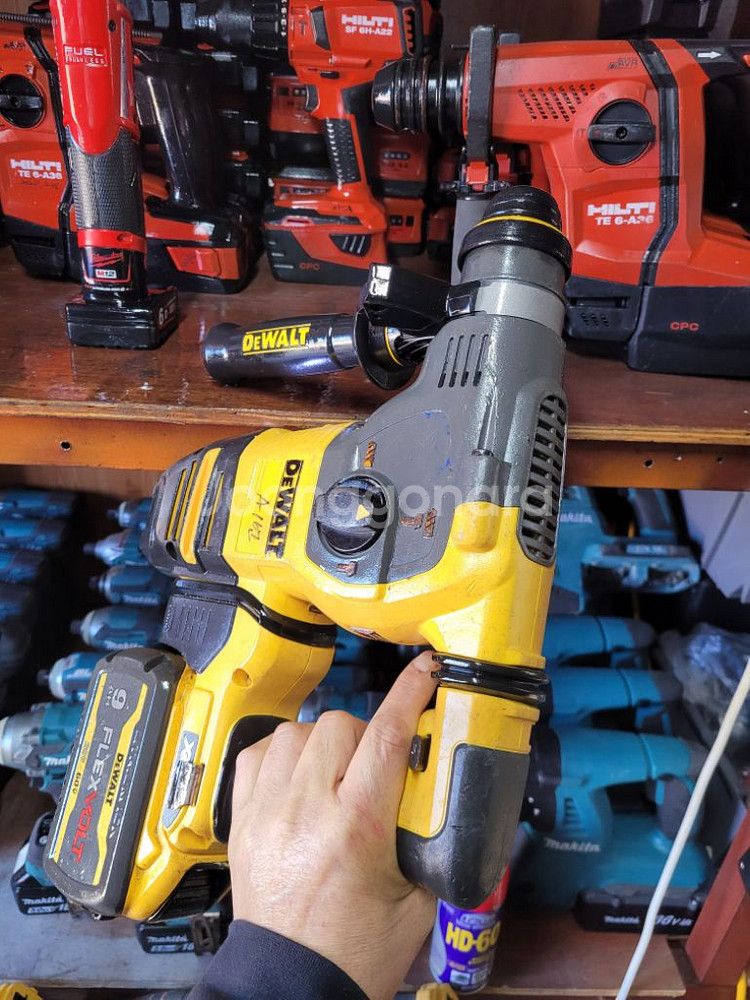 디월트충전함마드릴 DCH333 .앙카드릴 A-1번--7