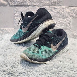 5z-8:Nike Flyknit Lunar 3(250)