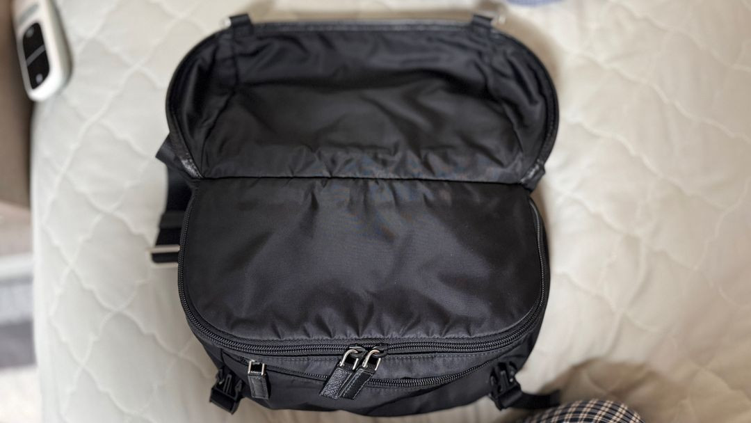 프라다 바이커백 2VH994 미디움사이즈 2024년재품--1