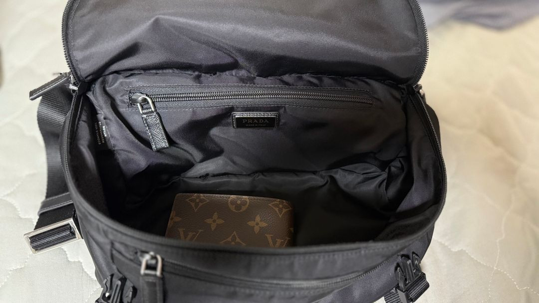 프라다 바이커백 2VH994 미디움사이즈 2024년재품--2