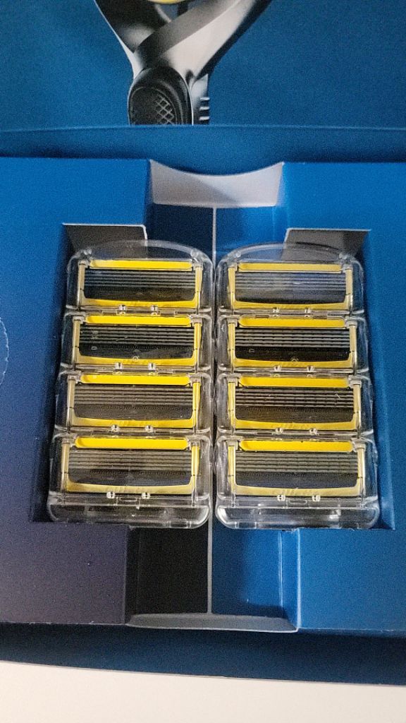 질레트 프로쉴드 옐로우 면도기 칼날 25년버젼 8개입 이미지