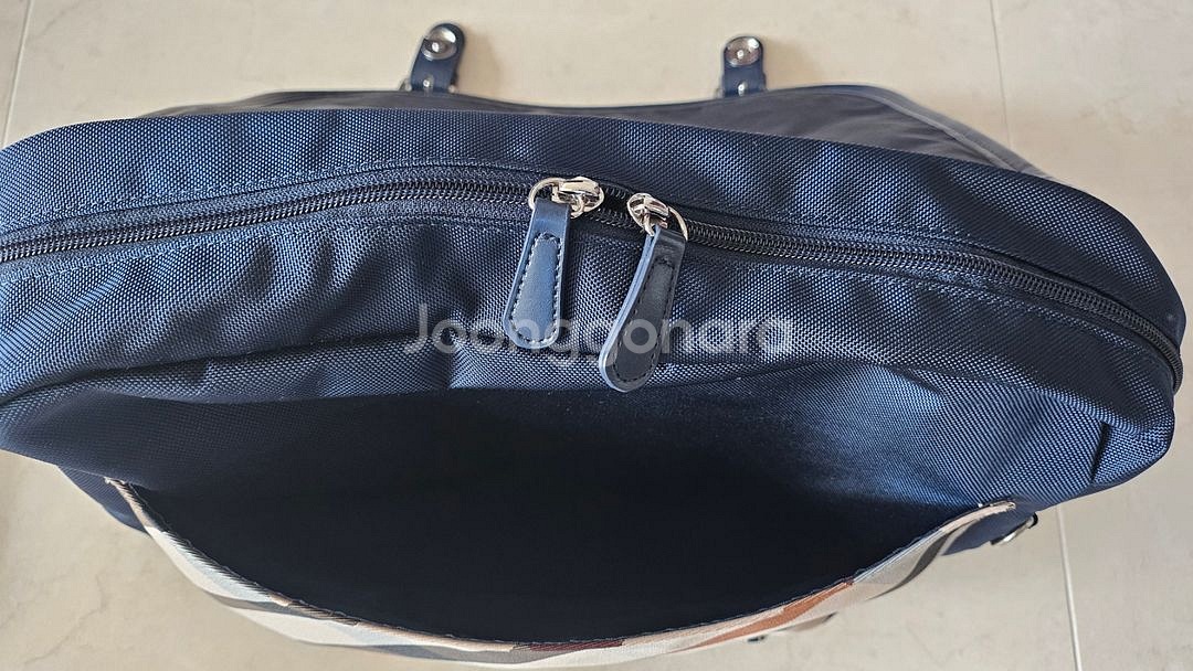 닥스책가방 한번사용.특A급--2