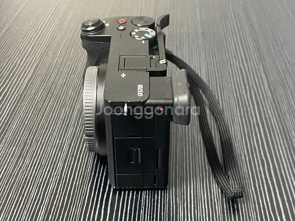 소니 a6700 바디단품 7천컷 이하 + 소니64기가정--3