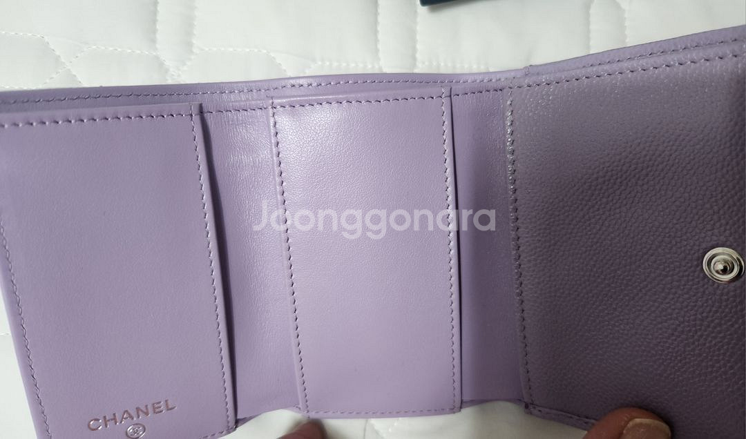 샤넬 캐비어 3단 연보라 지갑(은장)--8