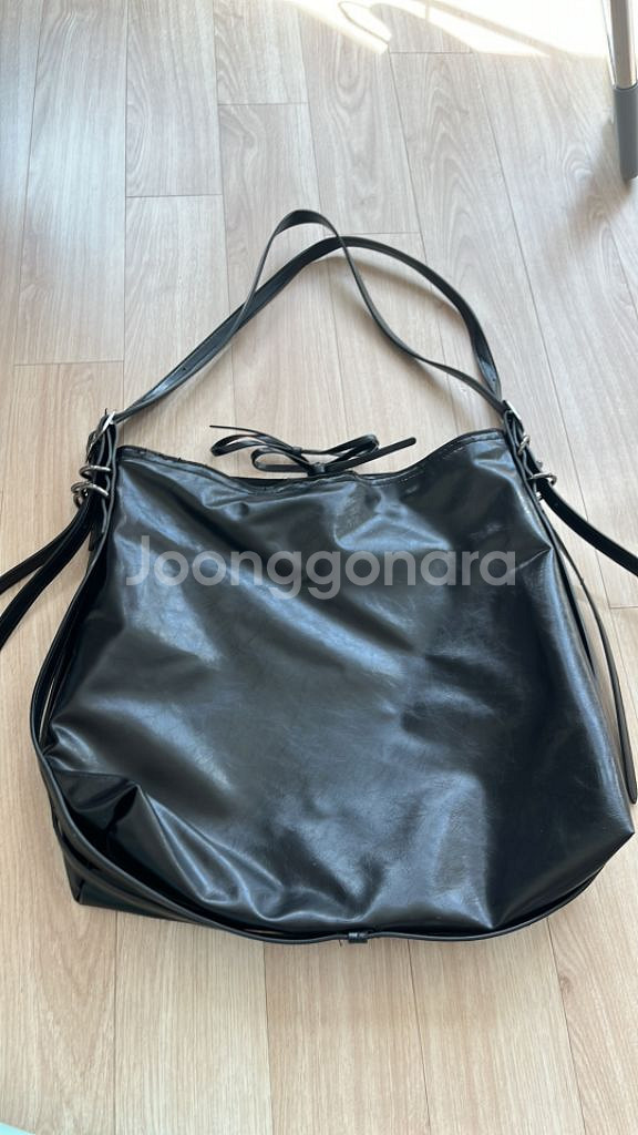 자라 가방 버클 디테일 버킷백--2