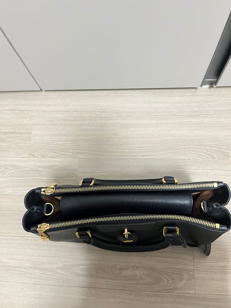 제이에스티나 블랙 토트백 가방 핸드백 이미지