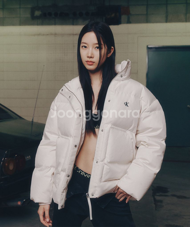 [캘빈클라인진] 카즈하PICK 여성 숏 카라 다운 자켓--4