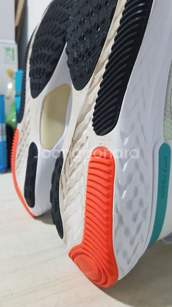 택포 255~260 NIKE AIR 리액트 경량 쿠션화--9