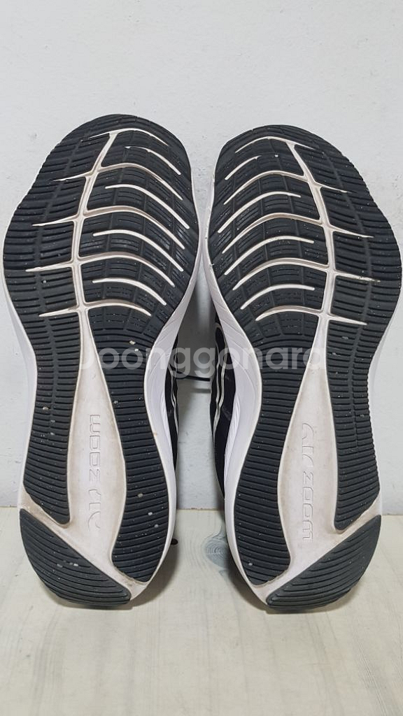 택포 270~275 NIKE 줌에어 경량 왕쿠션 운동화--1