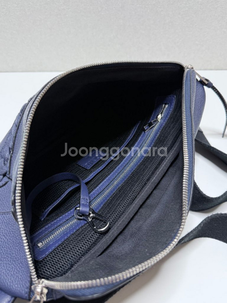 (유일매물)로에베 퍼즐 힙색 슬링백--9