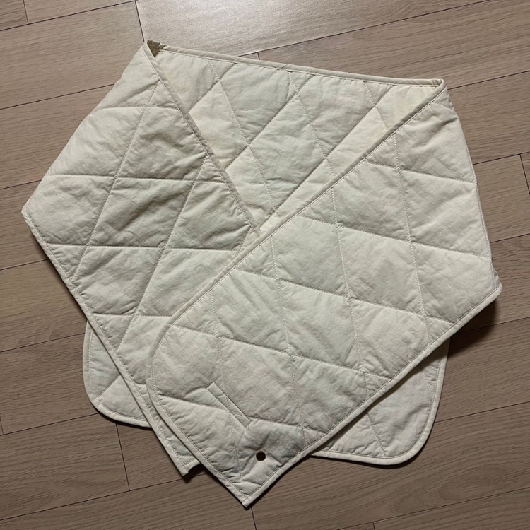 제이청 J.chung lego 누빔 패딩 머플러 어부바 케이프 숄 목도리 아이보리 퀼팅 이미지