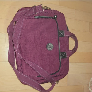 여성 서류가방입니다