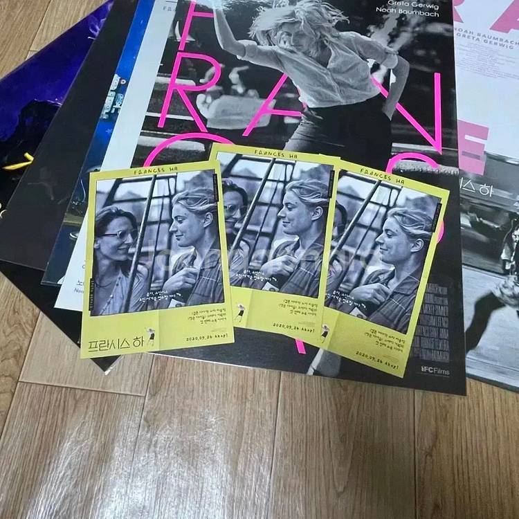 프란시스하 아티스트뱃지 굿즈패키지 A3포스터2절--9