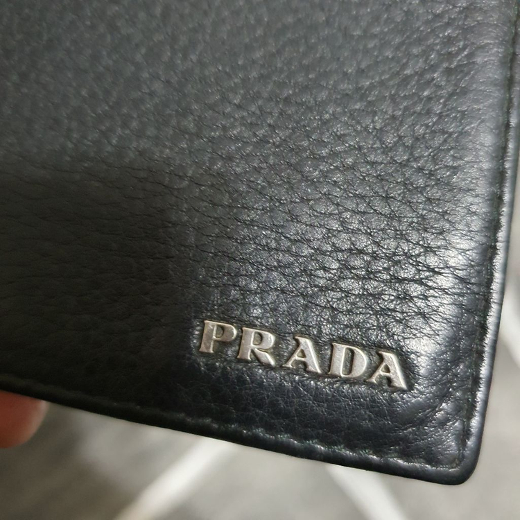 정품 프라다 남성 머니클립 이미지