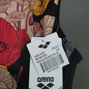 아레나 여성수영복 105사이즈