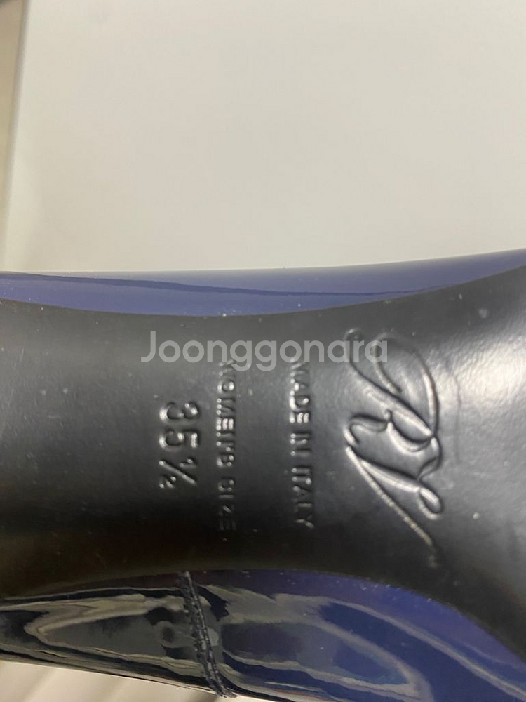 로저비비에 트럼펫 메탈 버클 펌프스 35 1/2--2