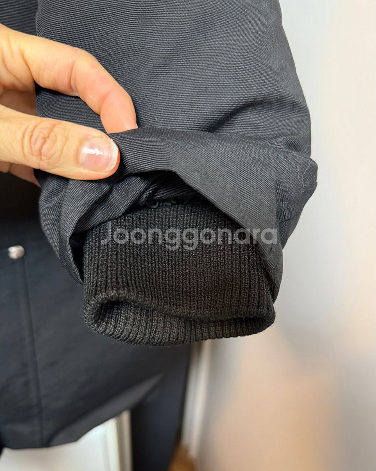 무스너클 여성패딩정품 사이즈S 상태새상품급 팝니다--1