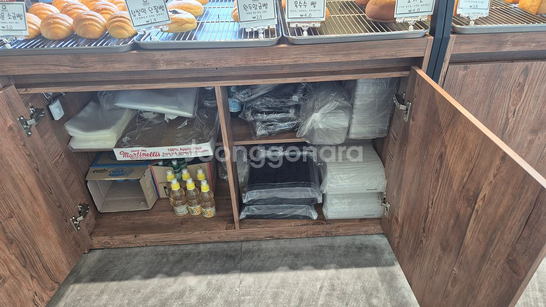 2단 베이커리진열대 진열장 매대 조명포함 3개 팝니다--2