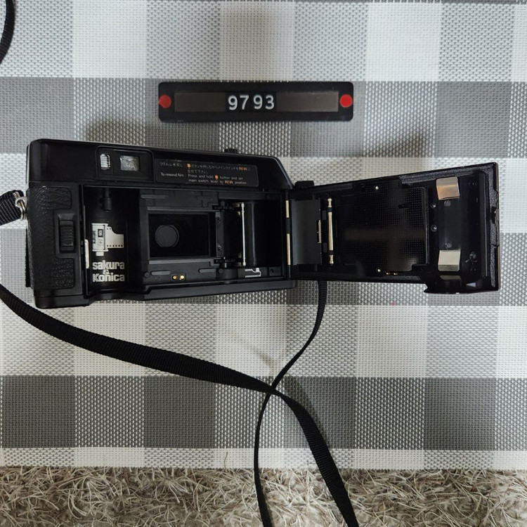 코니카 C 35 MF D 데이터백 필름카메라 이미지