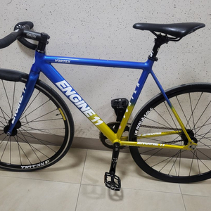 엔진11 볼텍스 2023년식 멧블루 개급처