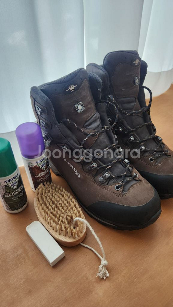 로바 까미노 uk8.5 판매합니다.--0