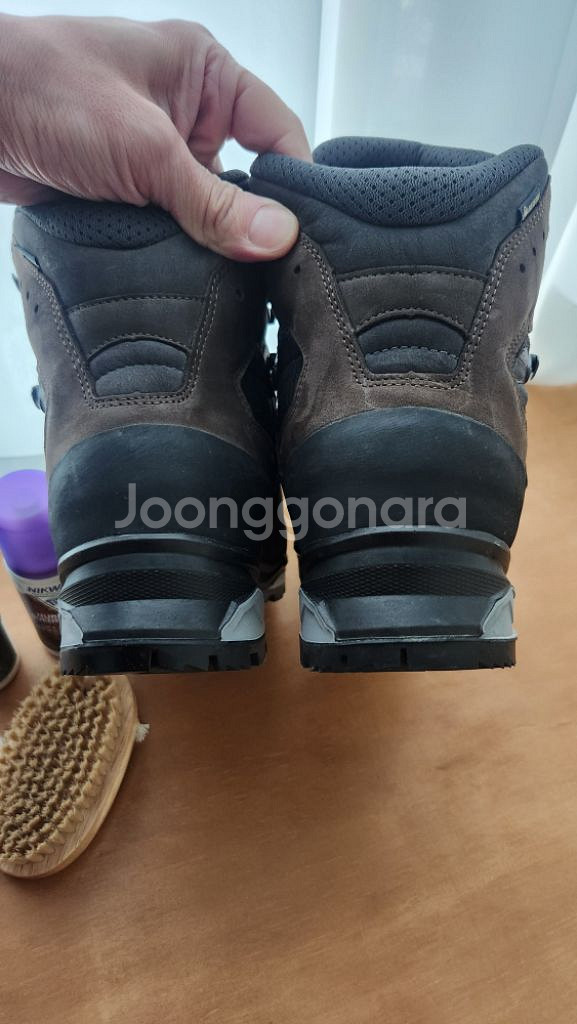 로바 까미노 uk8.5 판매합니다.--4