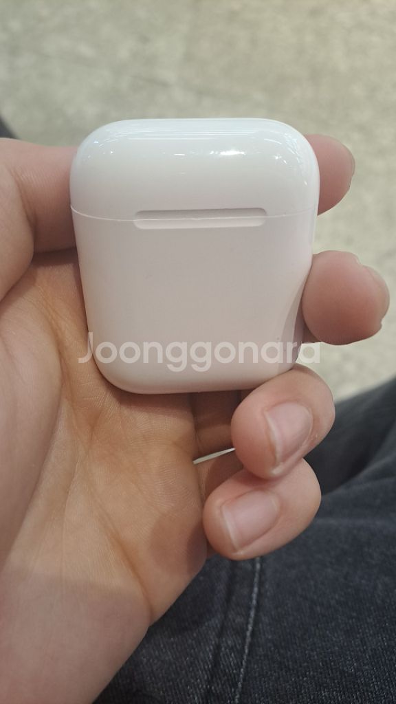 에어팟 2세대팝니다 (본체)--0