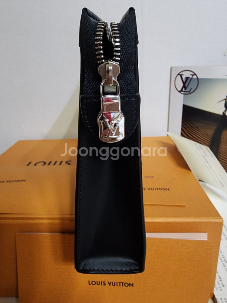 루이비통 포쉐트보야주MM 다미에 클러치--1