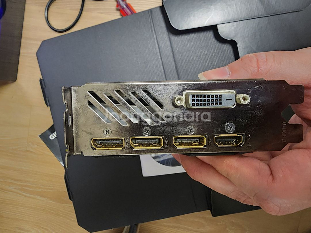기가바이트 gtx1070 8g--4