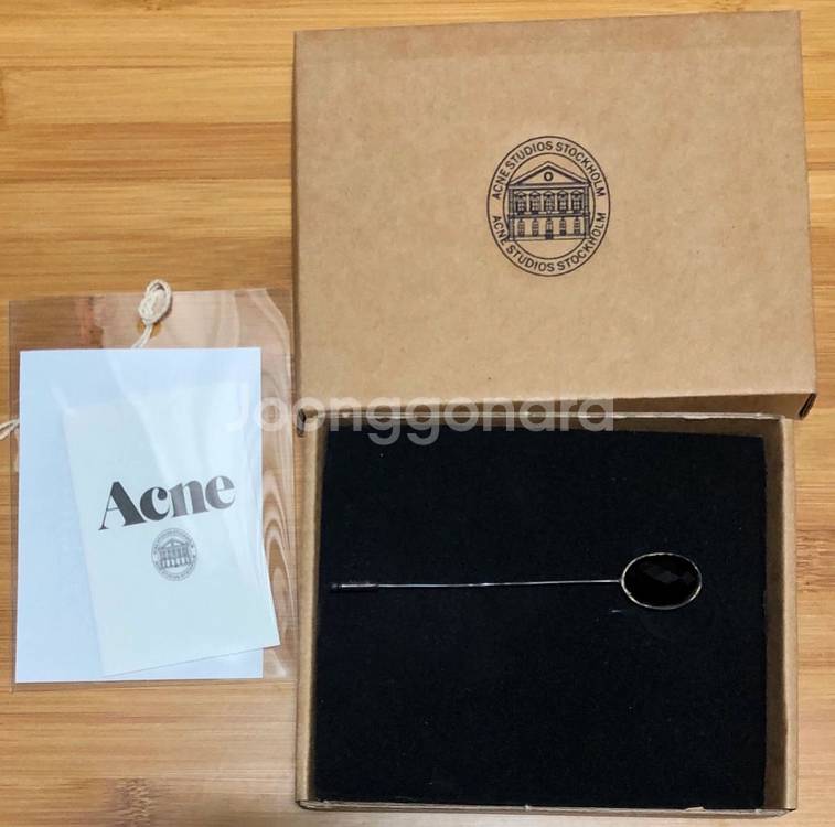 아크네 Acne 13 S/S 라펠 핀--1