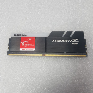 지스킬 램 DDR4 16기가 입니다