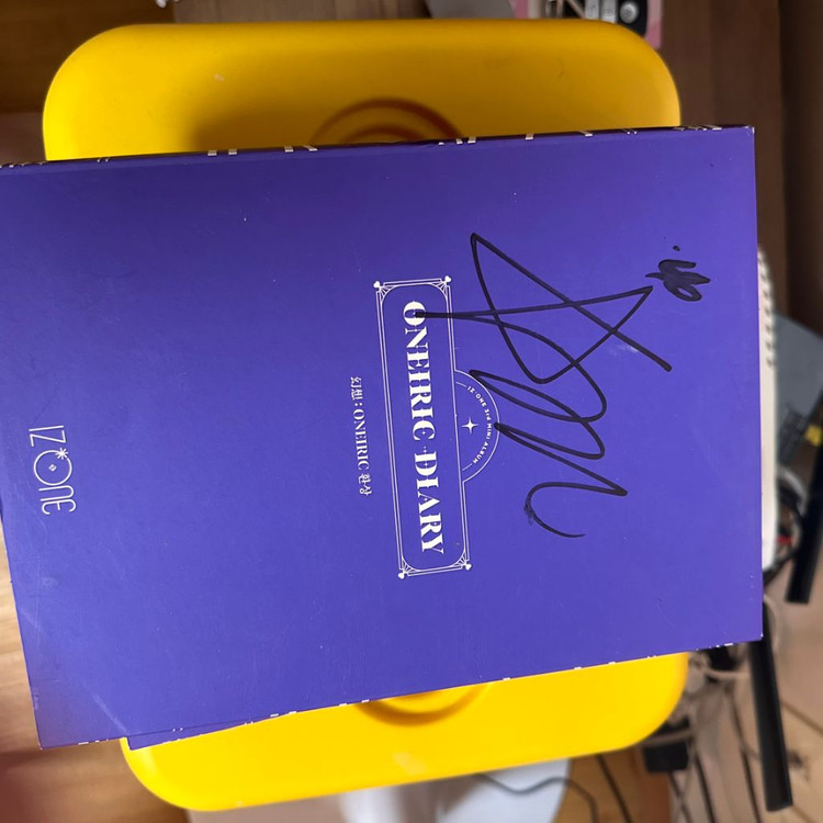 아이즈원 친필 싸인앨범 (장원영,최예나,조유리,히토미) 이미지