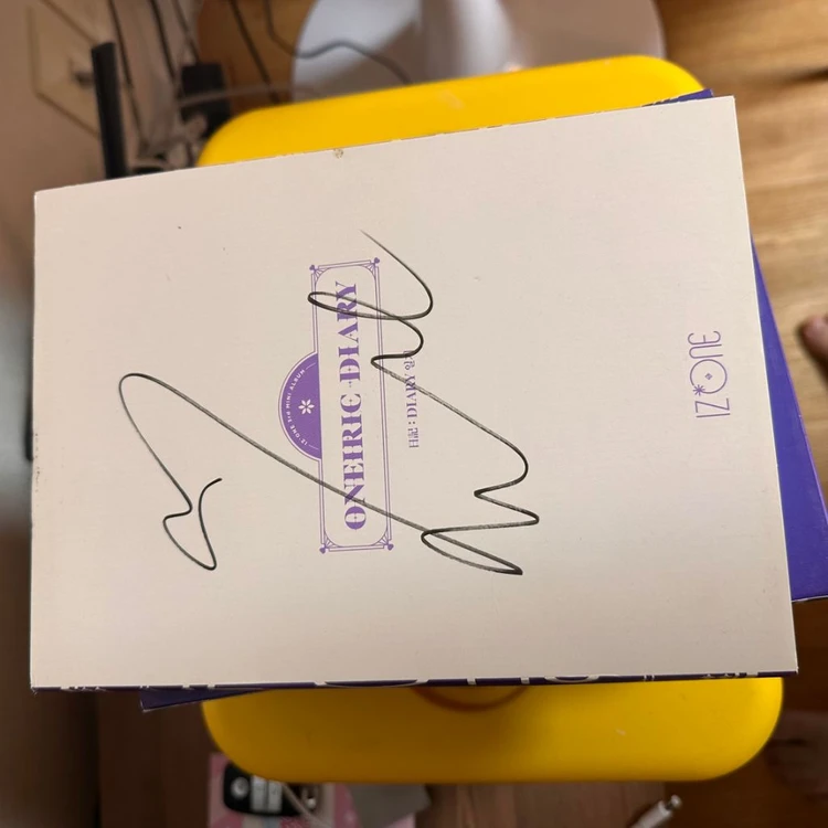아이즈원 친필 싸인앨범 (장원영,최예나,조유리,히토미) 이미지