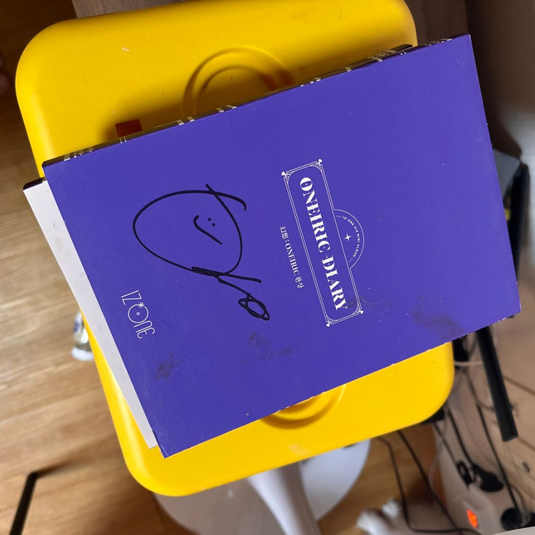 아이즈원 친필 싸인앨범 (장원영,최예나,조유리,히토미) 이미지