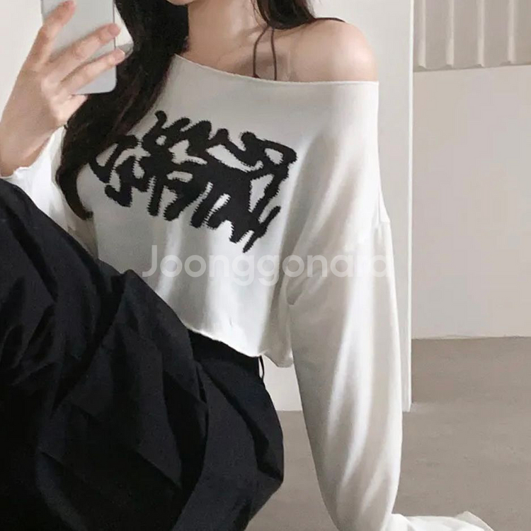 에이블리 레터링 루즈핏 크롭 오프숄더 긴팔티--1