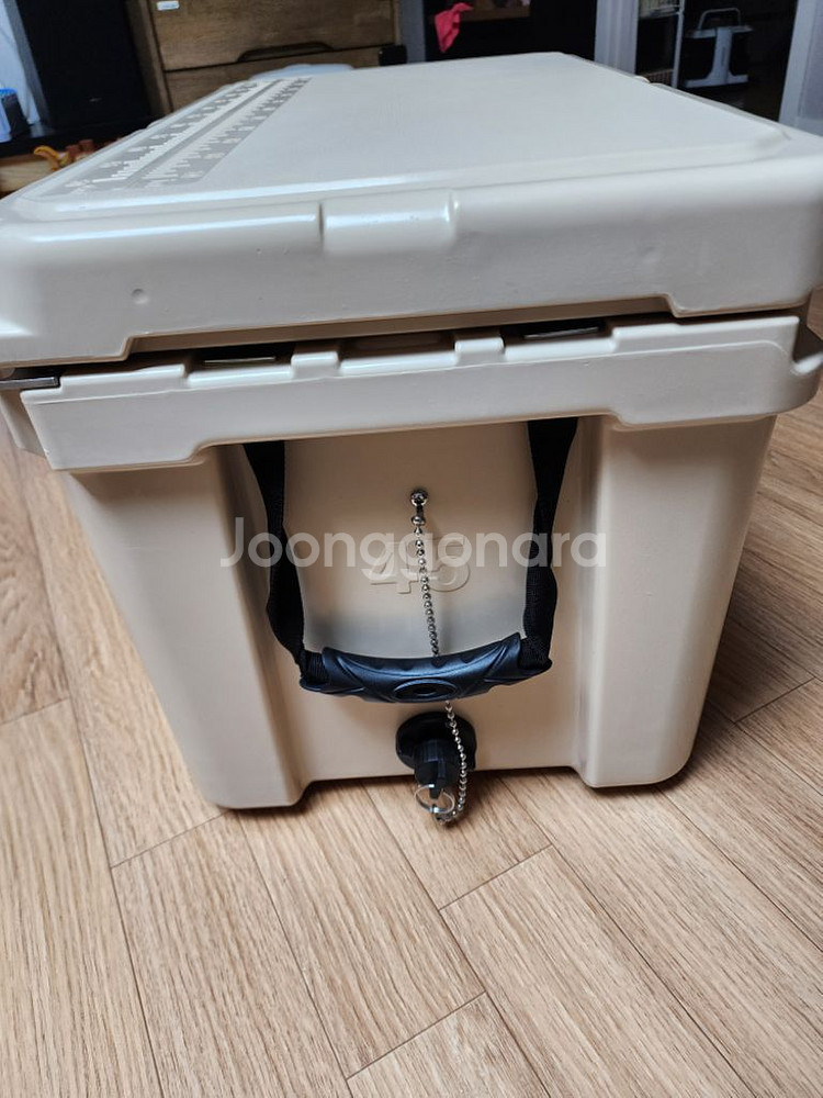 코드리빙 아이스박스 45L 팝니다--1