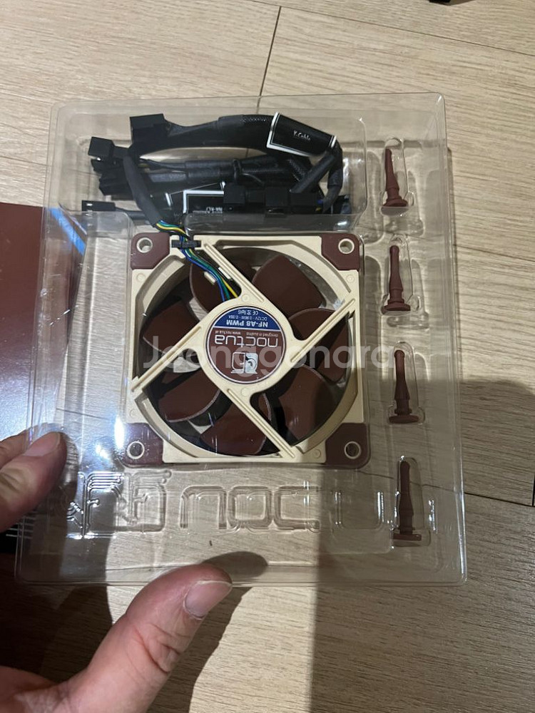 녹투아 쿨링팬 NF-A8 5V 80mm 팝니다--2