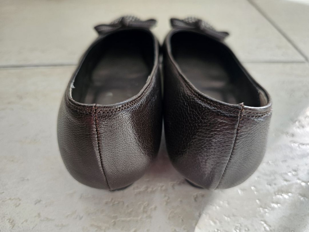 장식이 이쁜 여성 구두 이미지