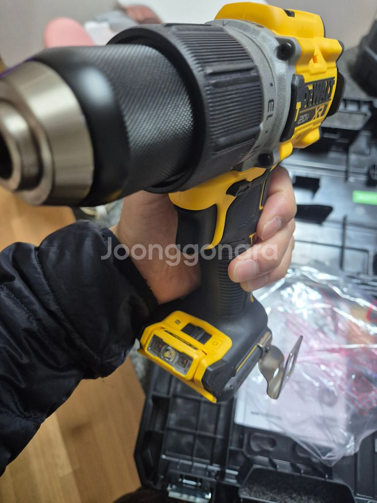 디월트 햄머드릴드라이버 새거 팝니다(DCD806NT)--3