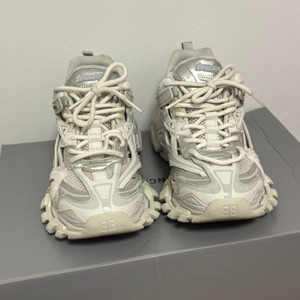 발렌시아가 트랙 2 화이트