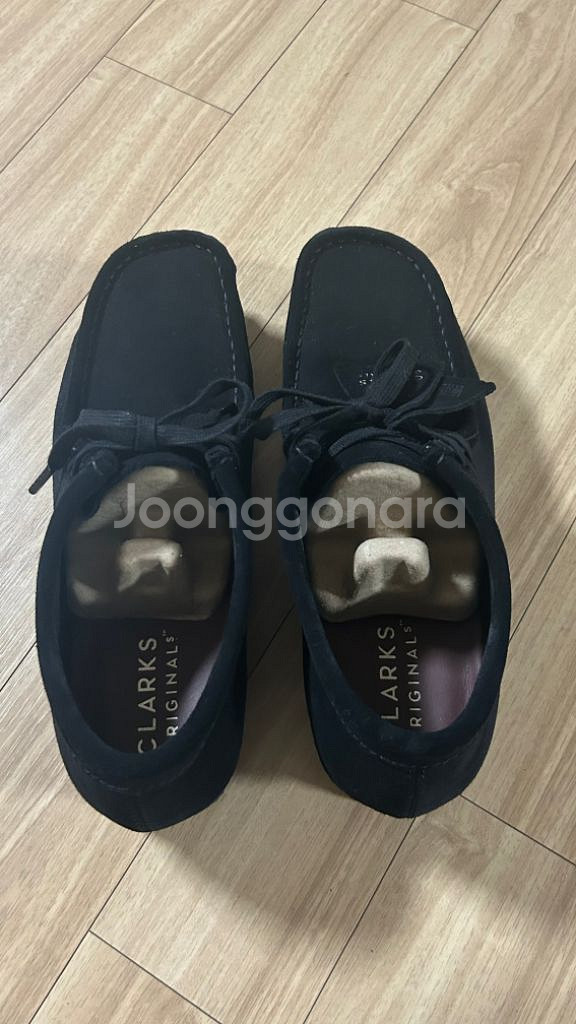 클락스 왈라비 블랙 스웨이드--1